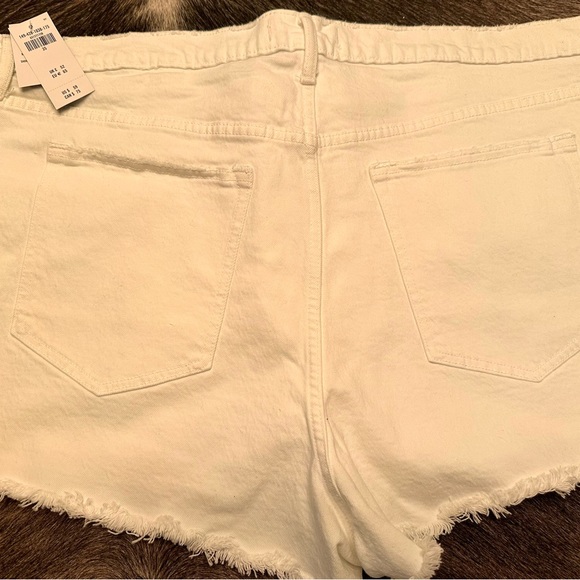 Abercrombie and Fitch high rise mom shorts white size 35/20. NWT - Picture 4 of 4